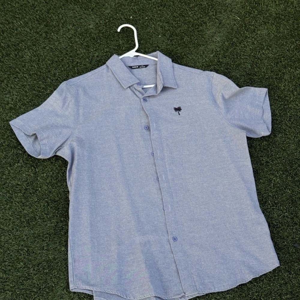 SHEIN Blue Casual Button Down Shirt. New never worn. USA size Large